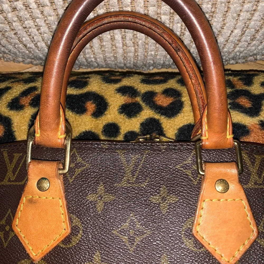 Louis Vuitton Alma Handbag - Picture 5 of 12